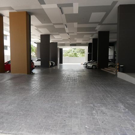 Aeras - The Ultimate Beachfront Experience Jomtien Beach Esterno foto