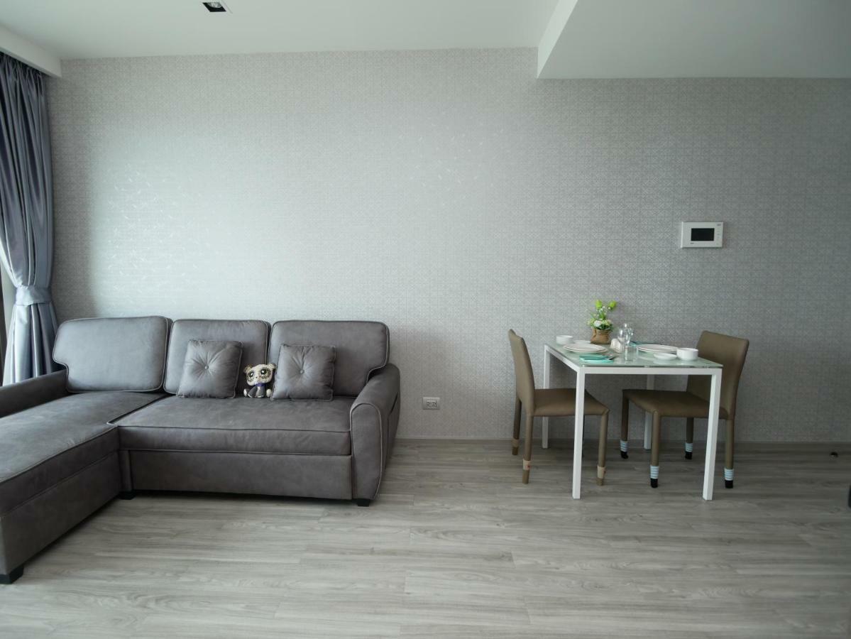 Aeras - The Ultimate Beachfront Experience Jomtien Beach Esterno foto