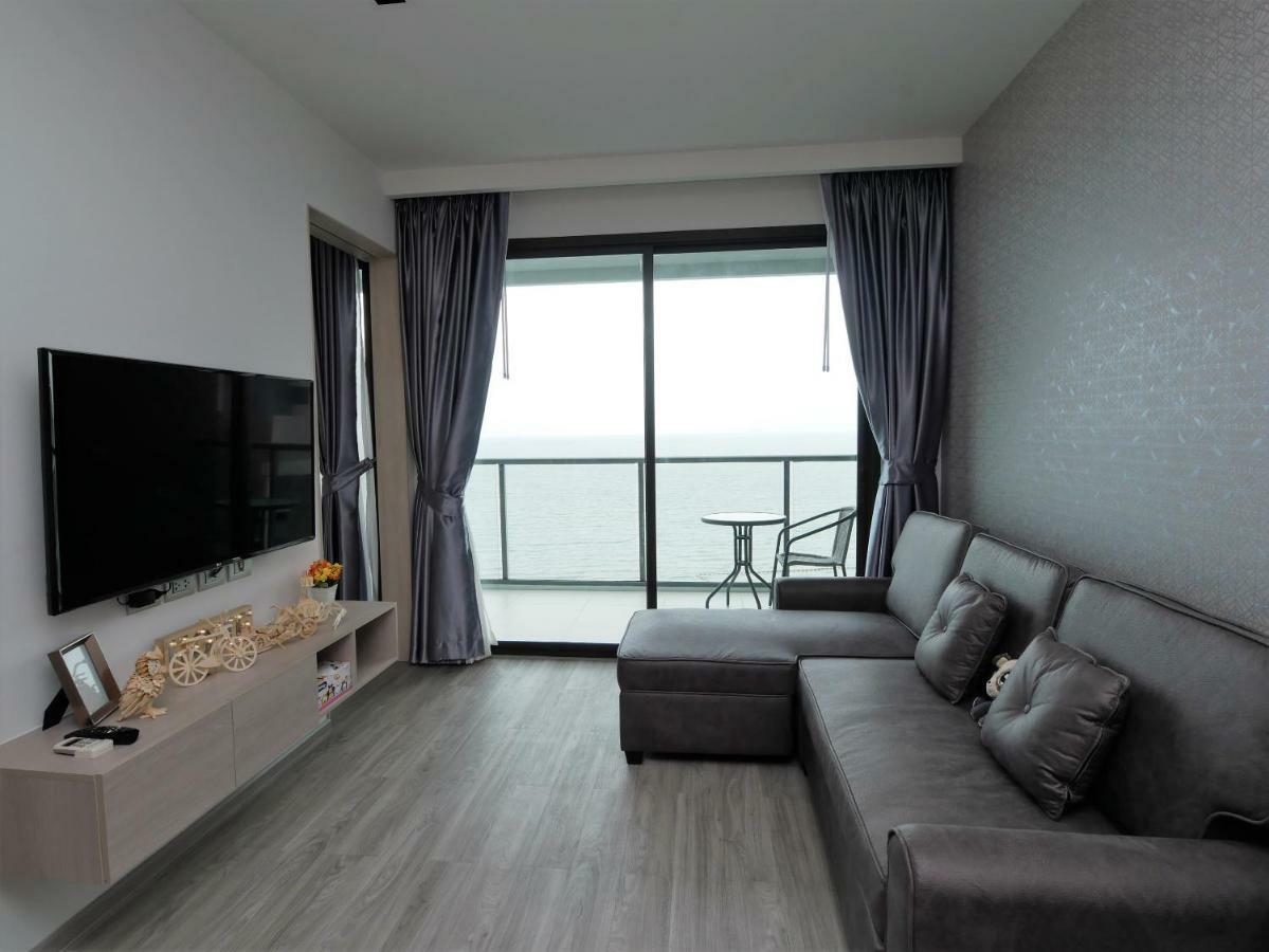 Aeras - The Ultimate Beachfront Experience Jomtien Beach Esterno foto