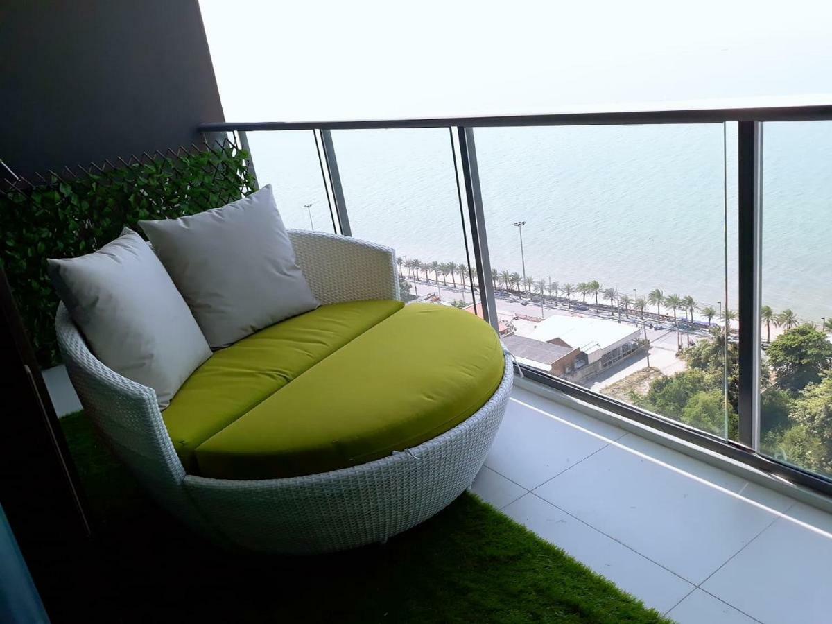 Aeras - The Ultimate Beachfront Experience Jomtien Beach Esterno foto