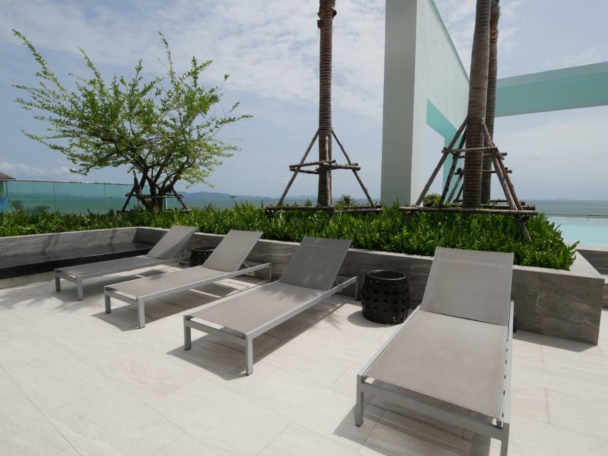 Aeras - The Ultimate Beachfront Experience Jomtien Beach Esterno foto