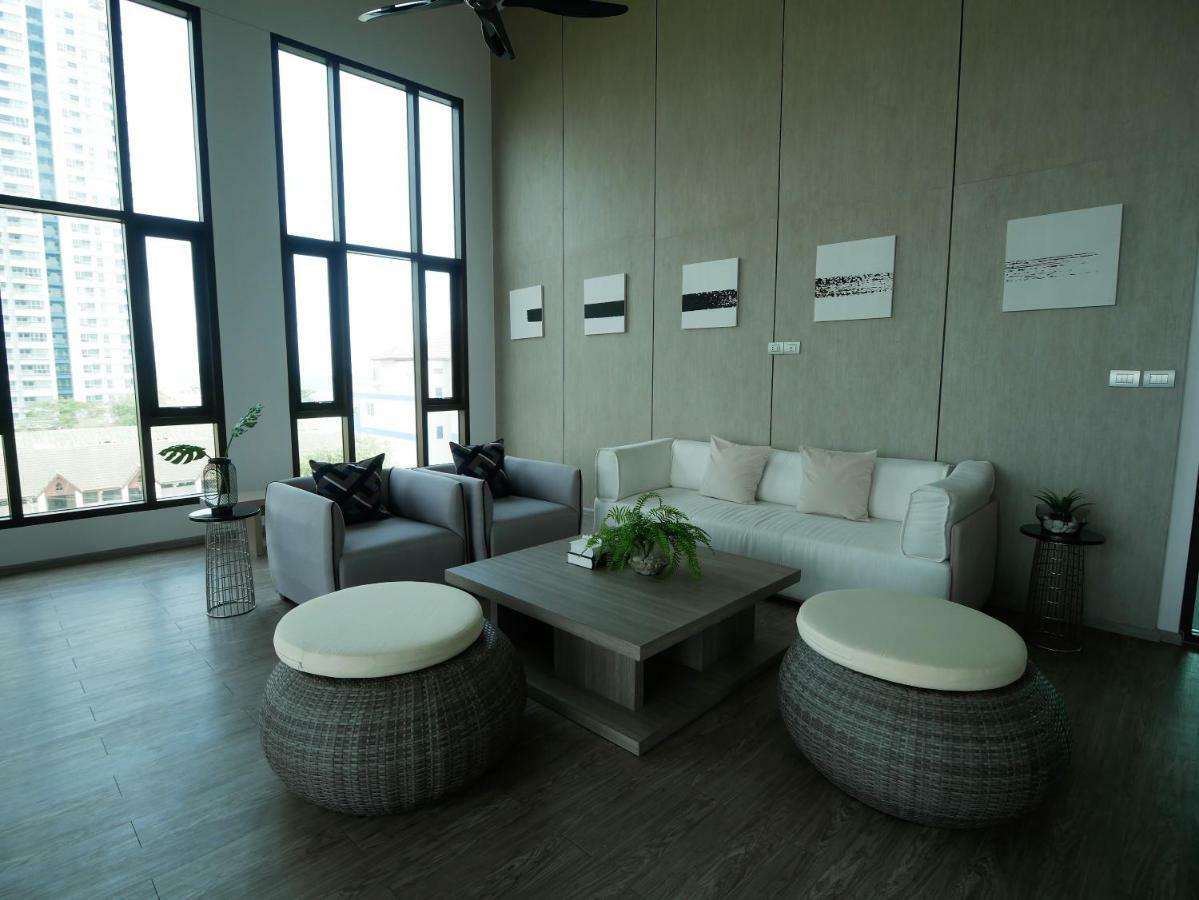 Aeras - The Ultimate Beachfront Experience Jomtien Beach Esterno foto
