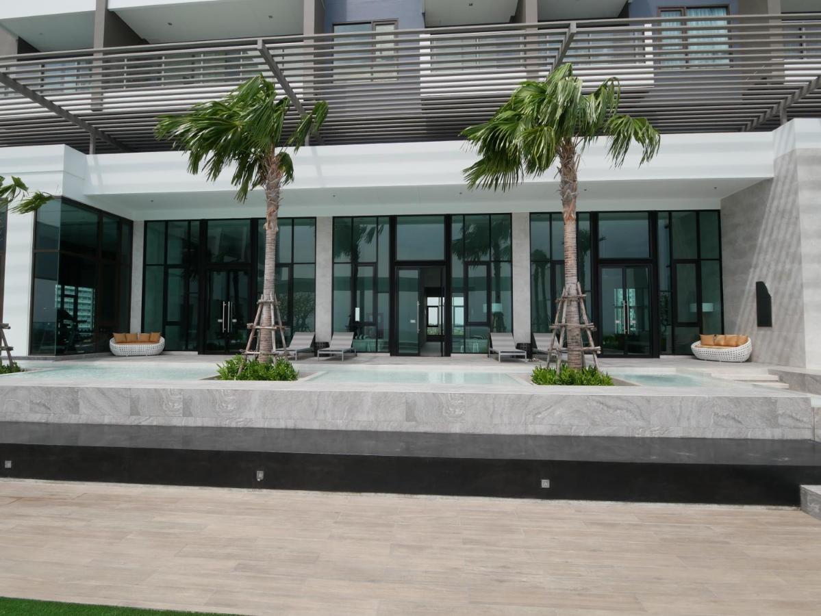 Aeras - The Ultimate Beachfront Experience Jomtien Beach Esterno foto